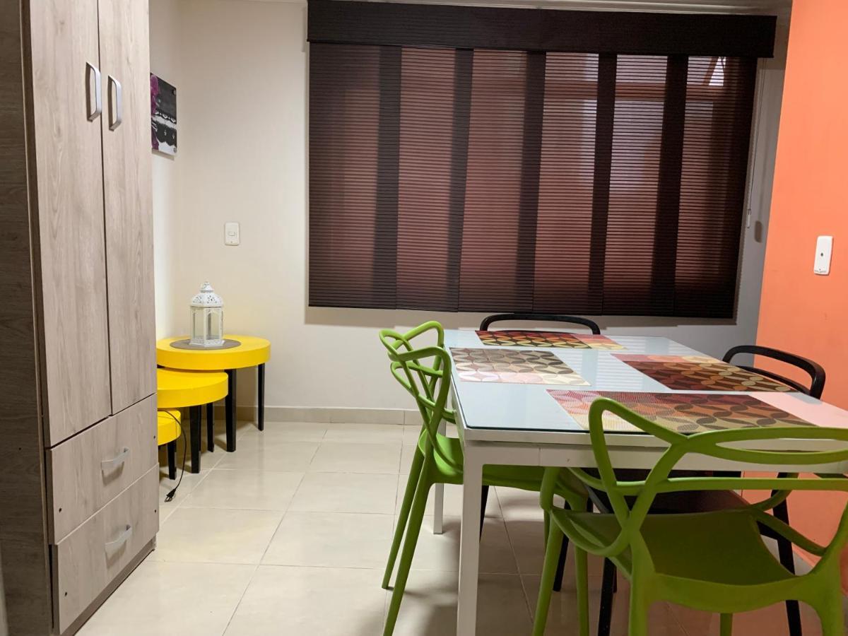 Apartamentos Laureles De La 70 Medellin Luaran gambar